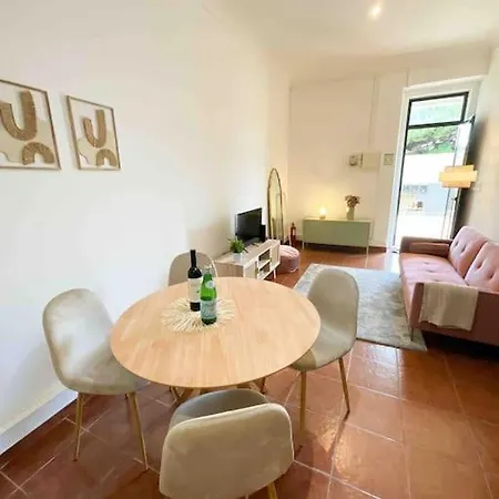 Beautiful Near Carcavelos Apartment Parede